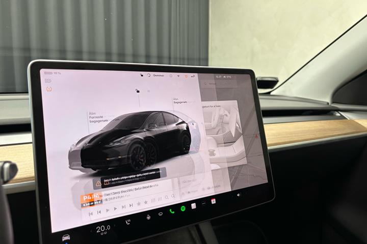 Sort Tesla Model Y fra 2022