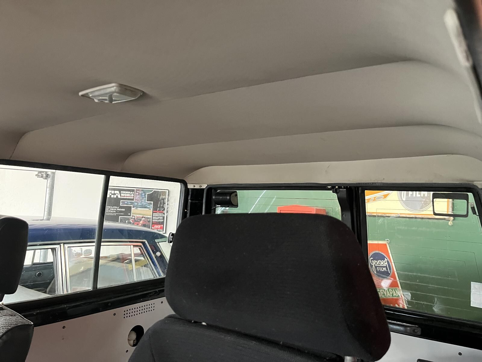Sort Toyota Landcruiser fra 1986