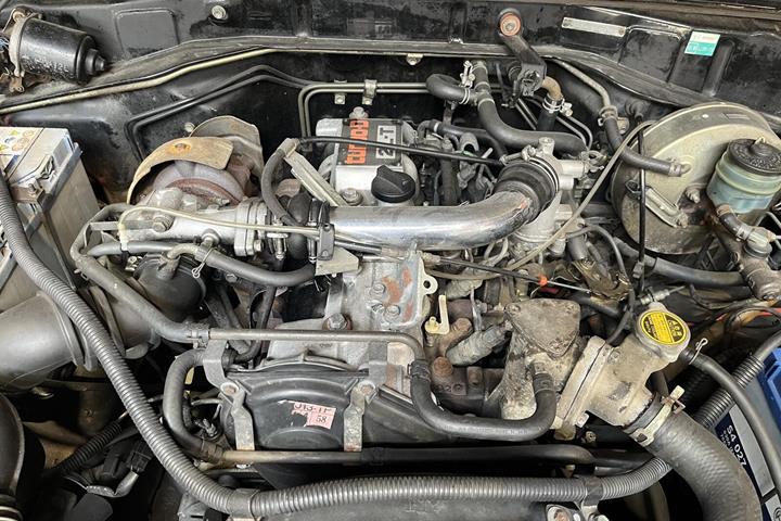 Sort Toyota Landcruiser fra 1986