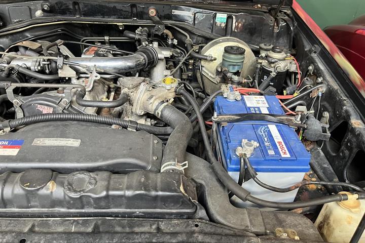 Sort Toyota Landcruiser fra 1986