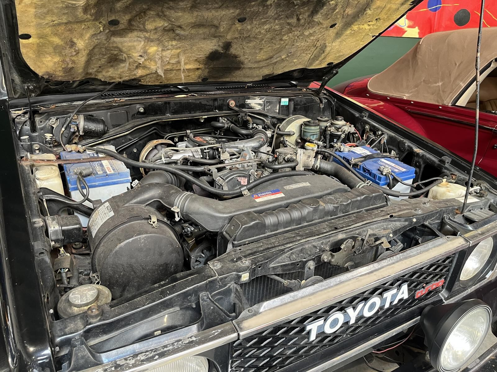 Sort Toyota Landcruiser fra 1986