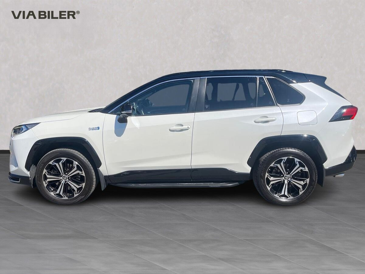 Hvid Toyota RAV4 Plug-in fra 2021