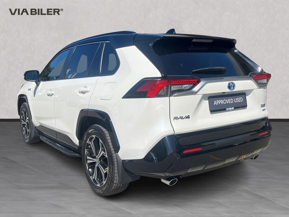 Hvid Toyota RAV4 Plug-in fra 2021