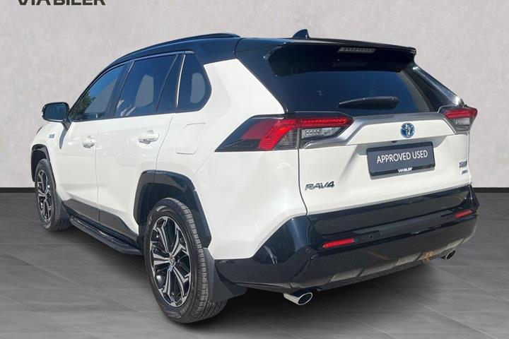 Hvid Toyota RAV4 Plug-in fra 2021