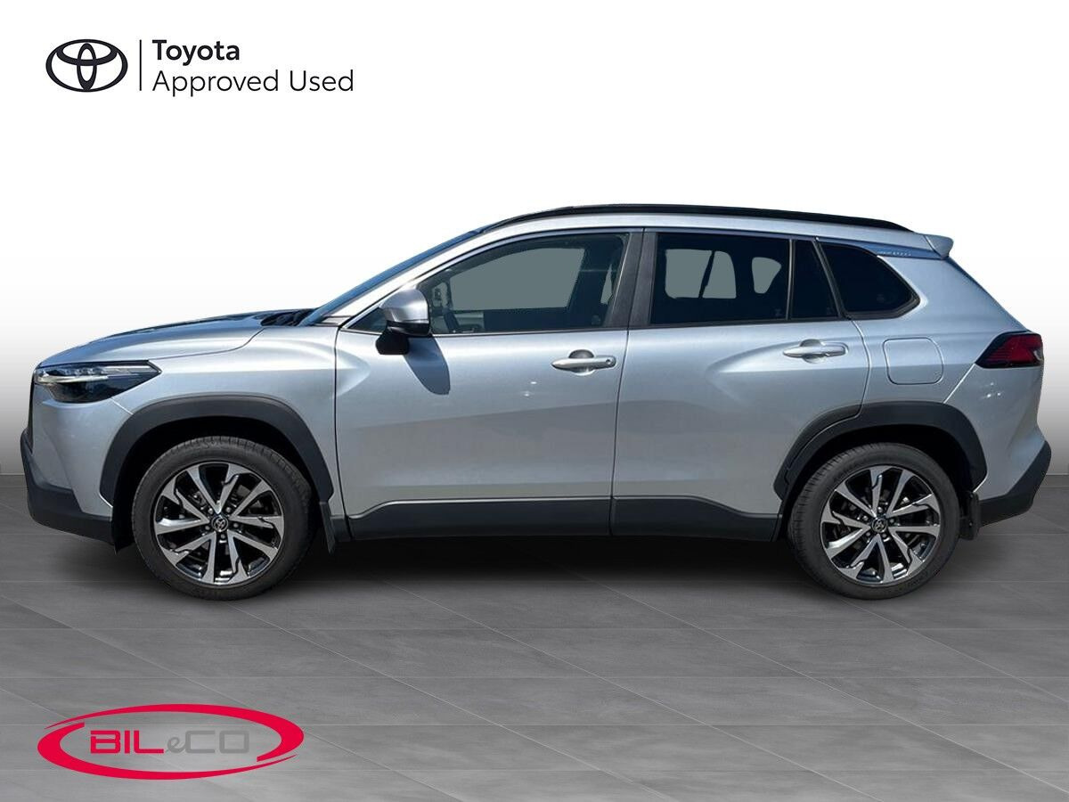 Grå Toyota Corolla Cross fra 2022