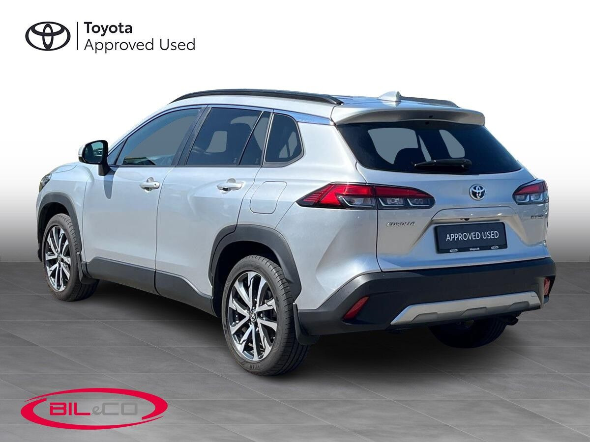 Grå Toyota Corolla Cross fra 2022