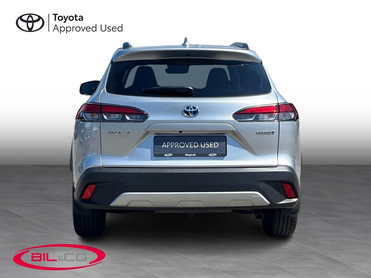 Grå Toyota Corolla Cross fra 2022
