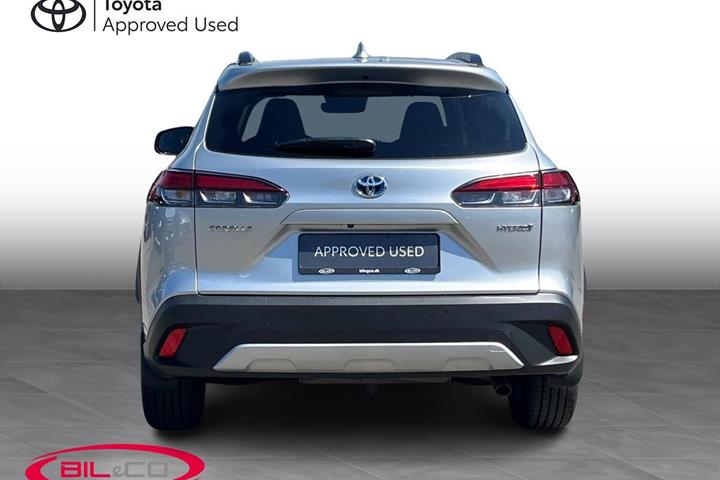 Grå Toyota Corolla Cross fra 2022