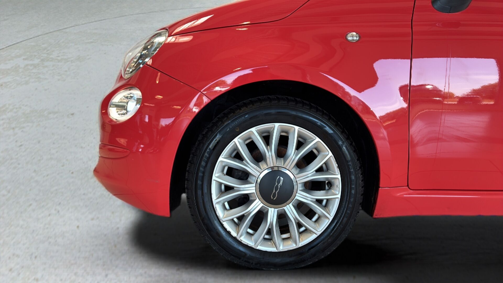 Rød Fiat 500 fra 2016