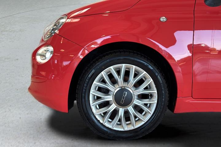 Rød Fiat 500 fra 2016