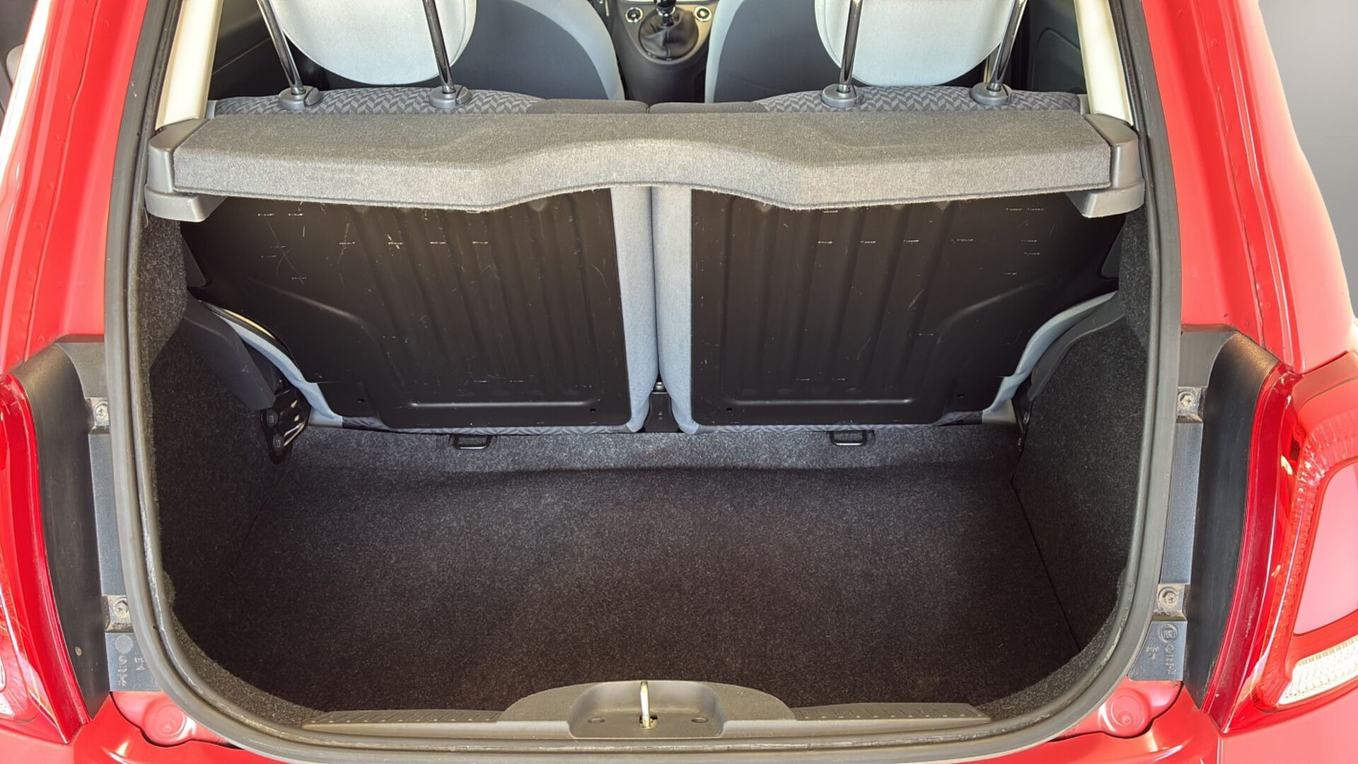 Rød Fiat 500 fra 2016