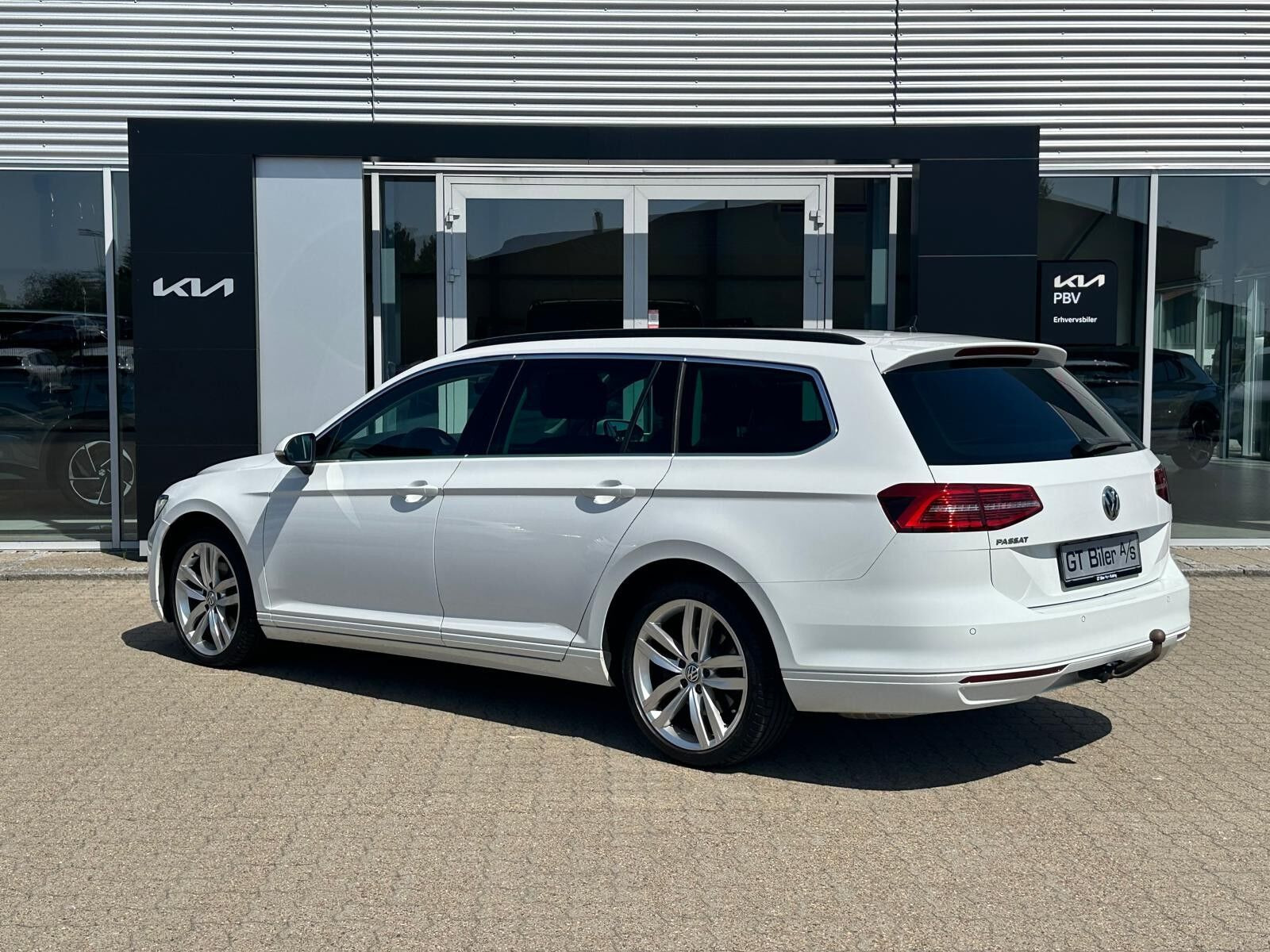 Hvid VW Passat fra 2018