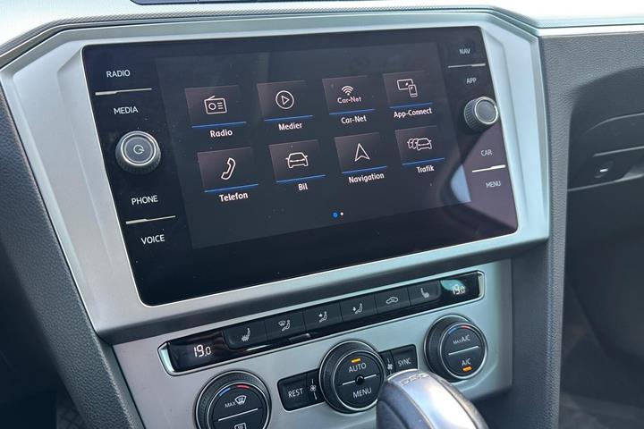 Hvid VW Passat fra 2018