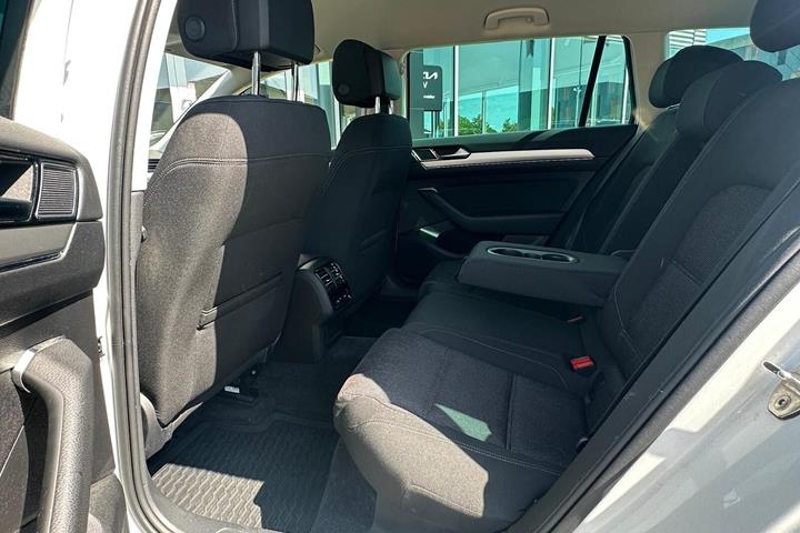 Hvid VW Passat fra 2018