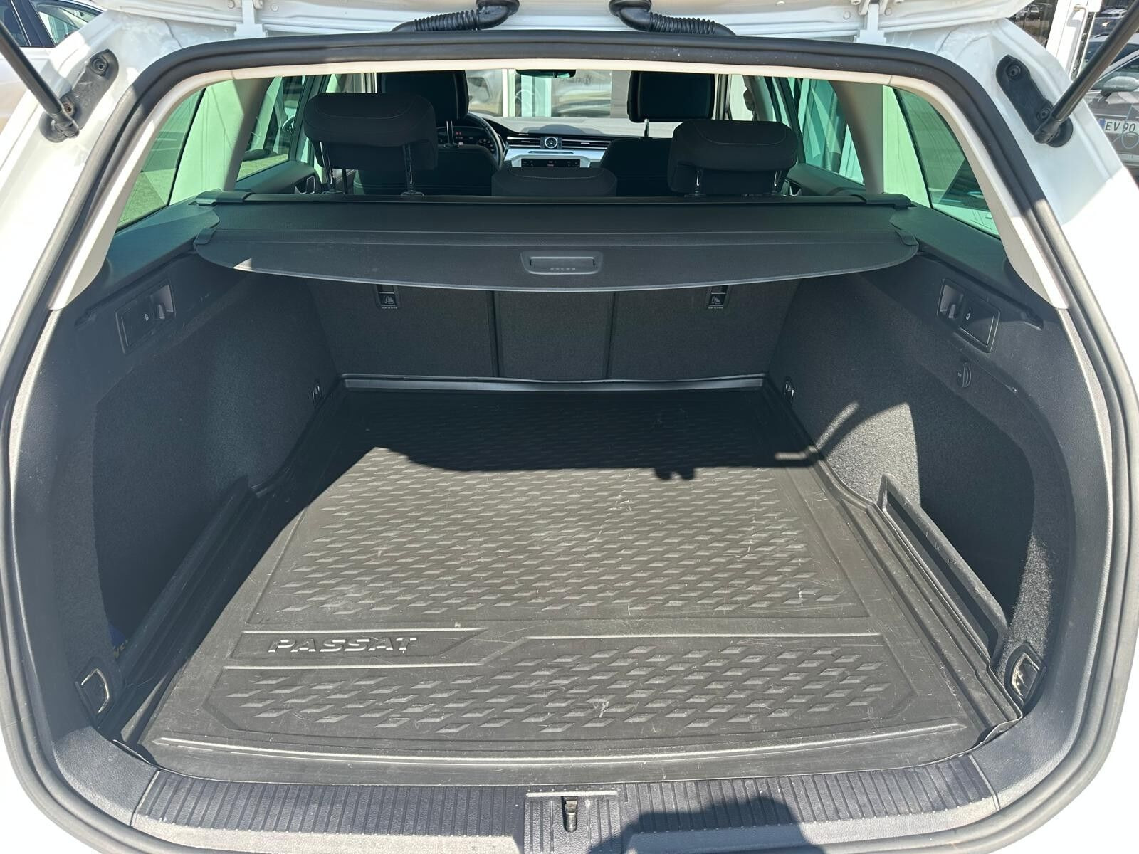 Hvid VW Passat fra 2018