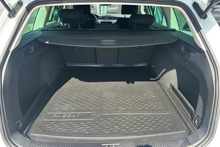 Hvid VW Passat fra 2018