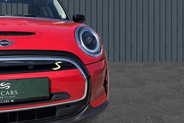 Rød Mini Cooper SE fra 2023