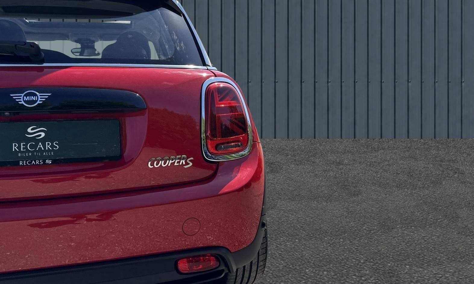 Rød Mini Cooper SE fra 2023