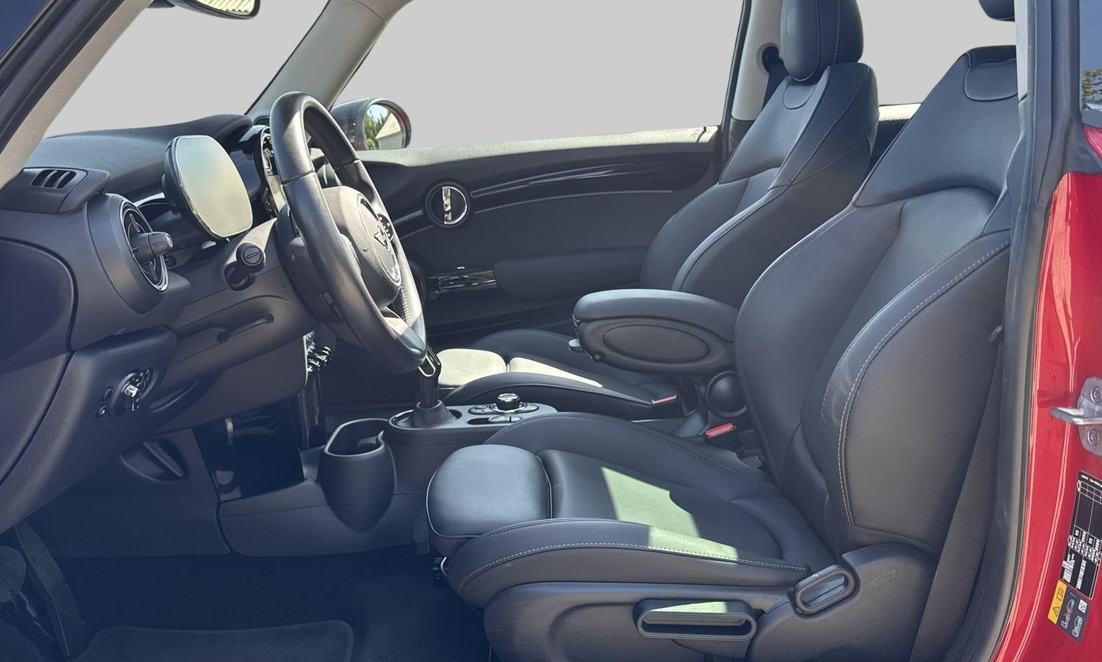 Rød Mini Cooper SE fra 2023