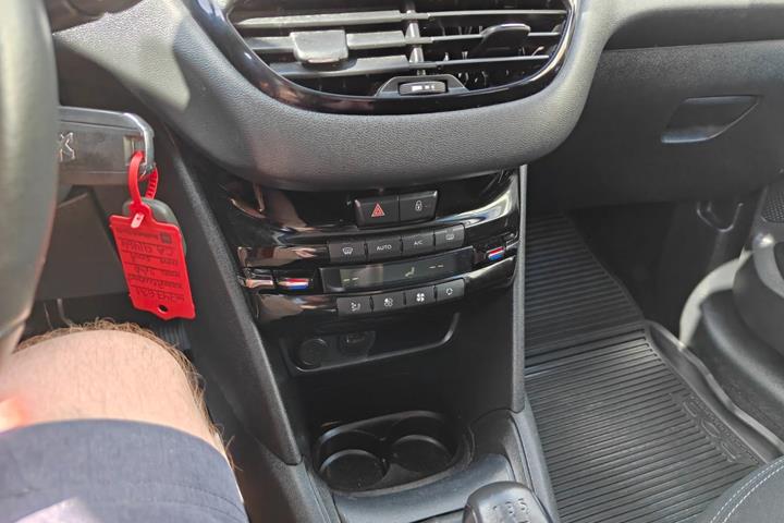 undefined Peugeot 208 fra 2018