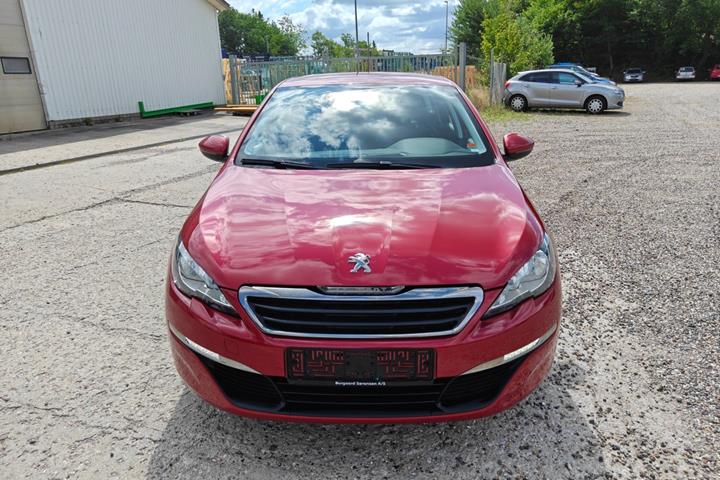 Gul Peugeot 308 fra 2016