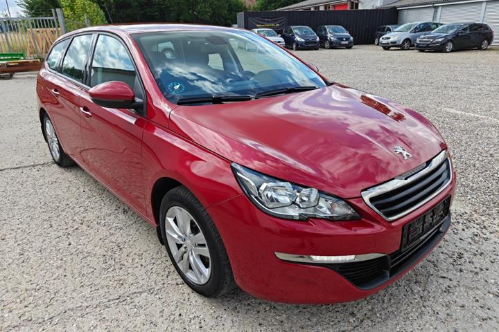 Gul Peugeot 308 fra 2016