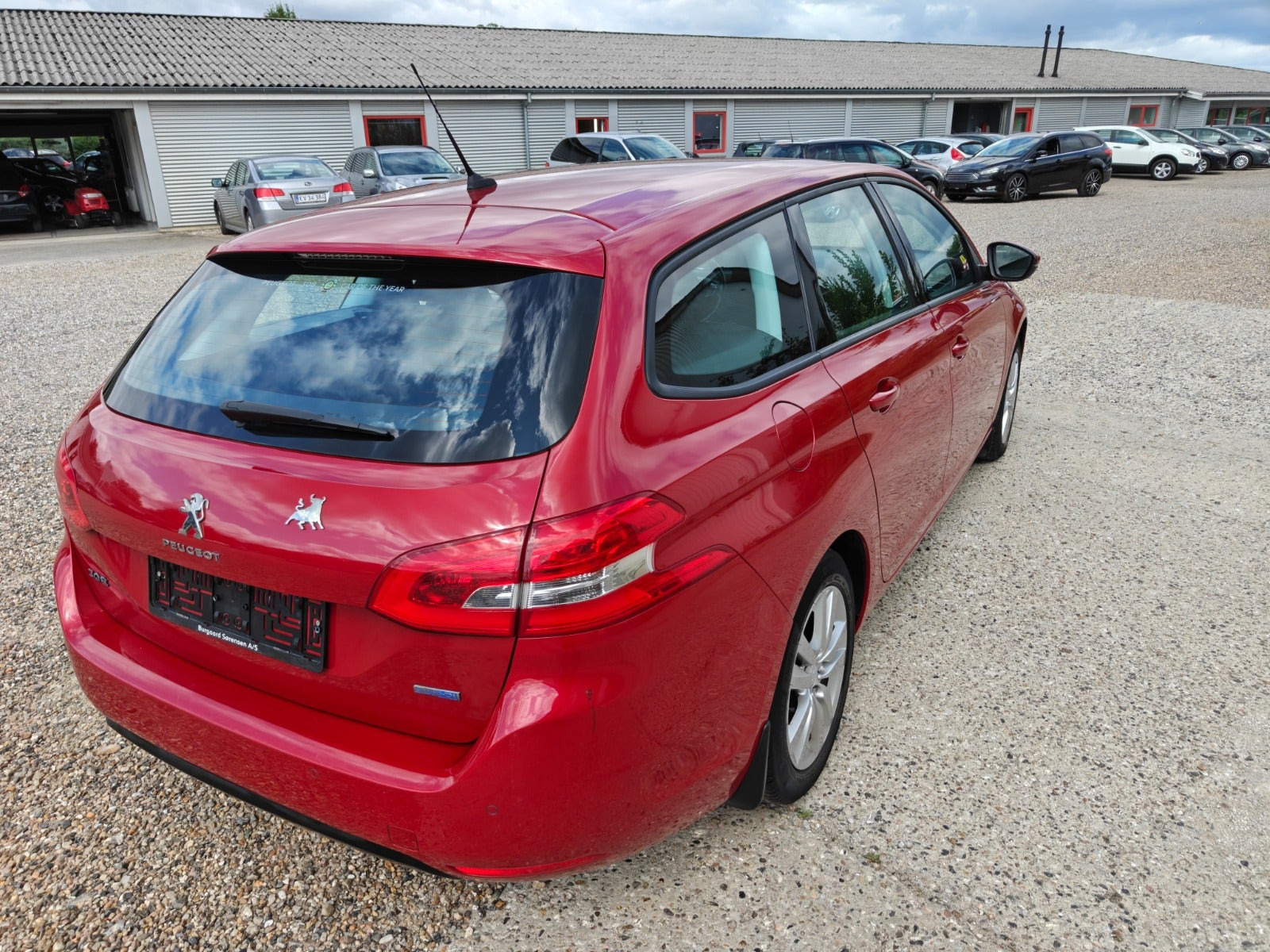 Gul Peugeot 308 fra 2016