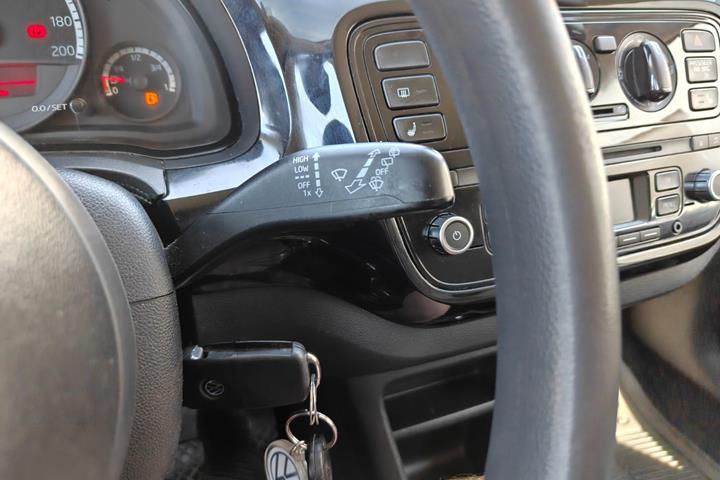 Gul VW UP! fra 2013