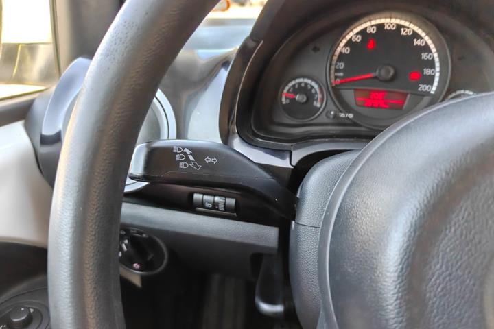 Gul VW UP! fra 2013