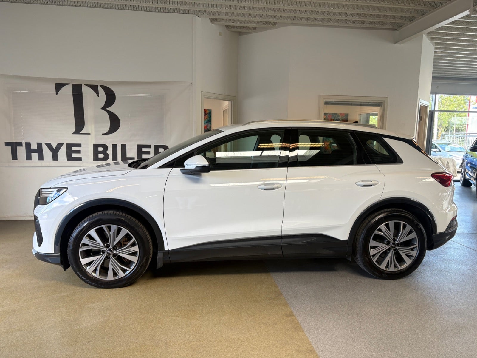 Hvid Audi Q4 e-tron fra 2023
