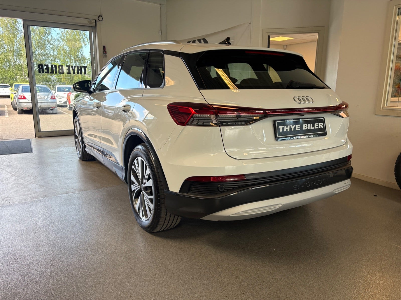 Hvid Audi Q4 e-tron fra 2023