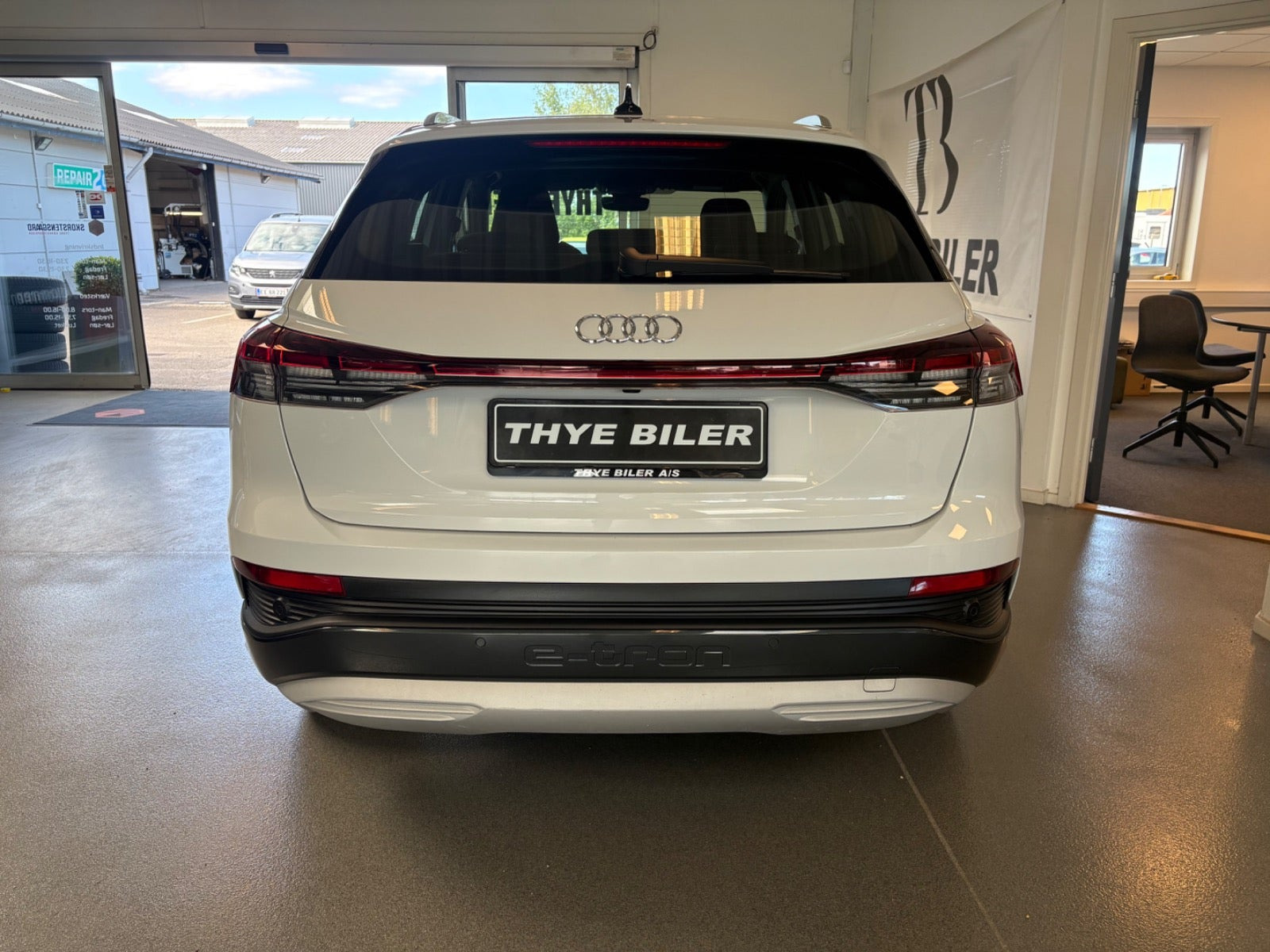 Hvid Audi Q4 e-tron fra 2023