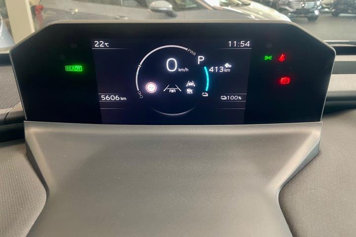 Grå Toyota BZ4X fra 2026