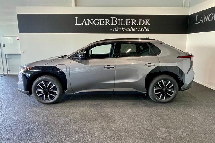 Grå Toyota BZ4X fra 2026