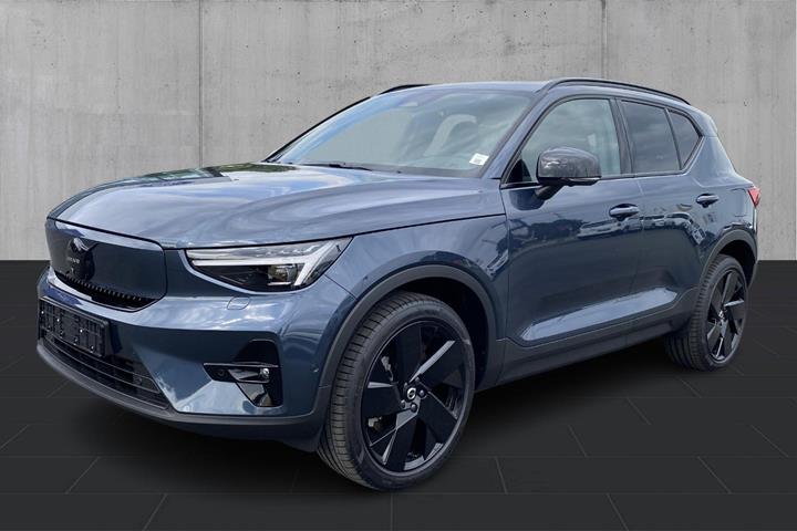 Blå Volvo EX40 fra 2025 set udefra