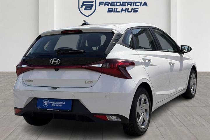 Hvid Hyundai i20 fra 2022