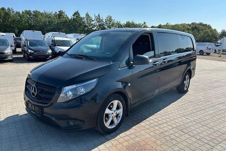 Sort Mercedes Vito 116 fra 2016 set udefra