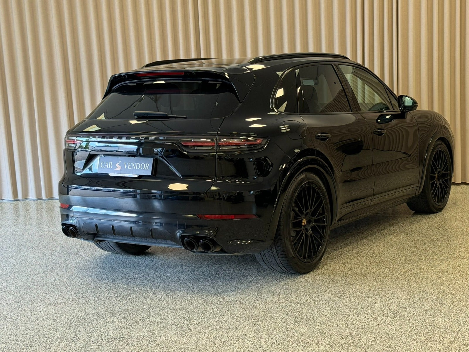 Sort Porsche Cayenne S fra 2019