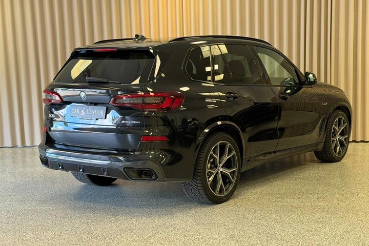 Sort BMW X5 fra 2022