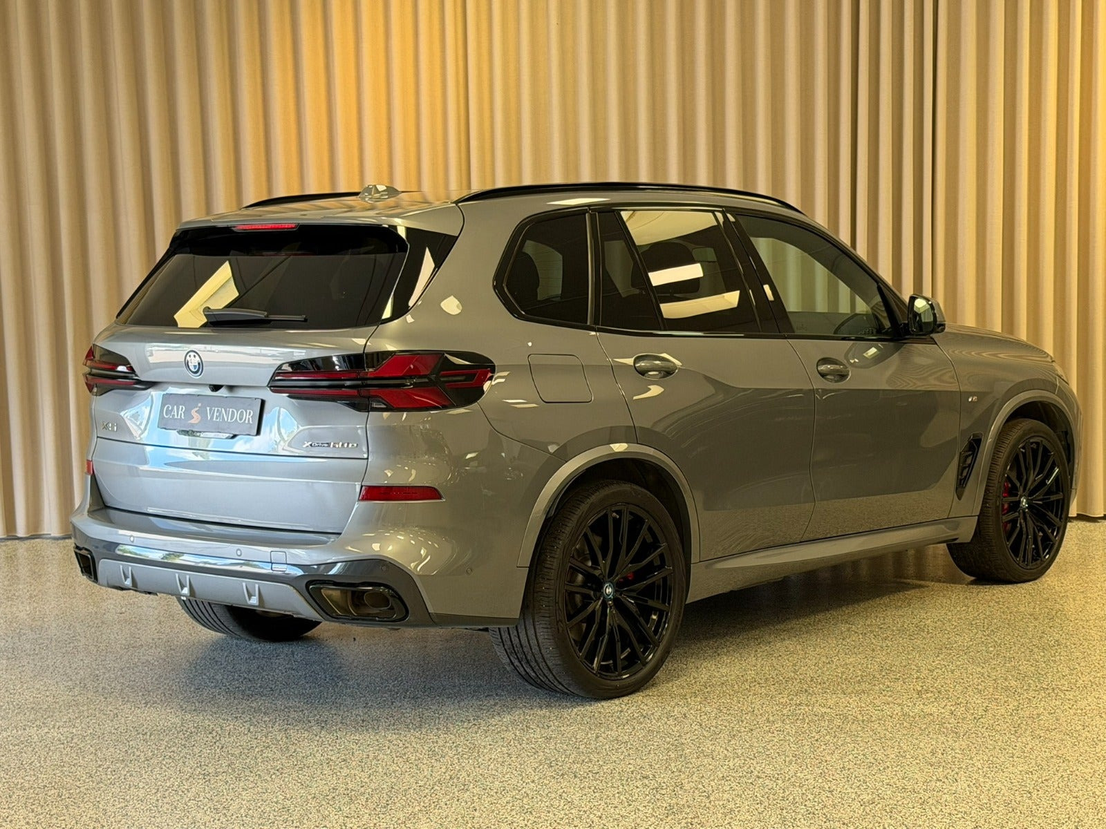 Grå BMW X5 fra 2025