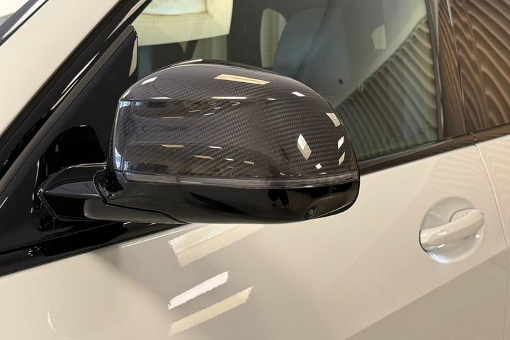 Hvid BMW X5 fra 2025