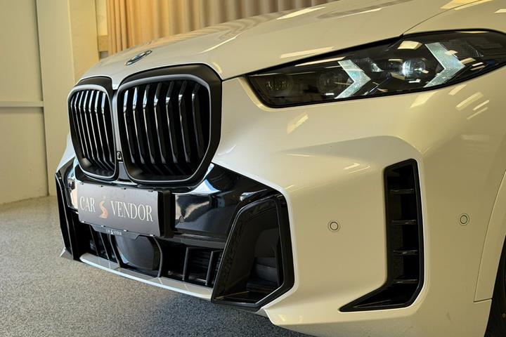 Hvid BMW X5 fra 2025