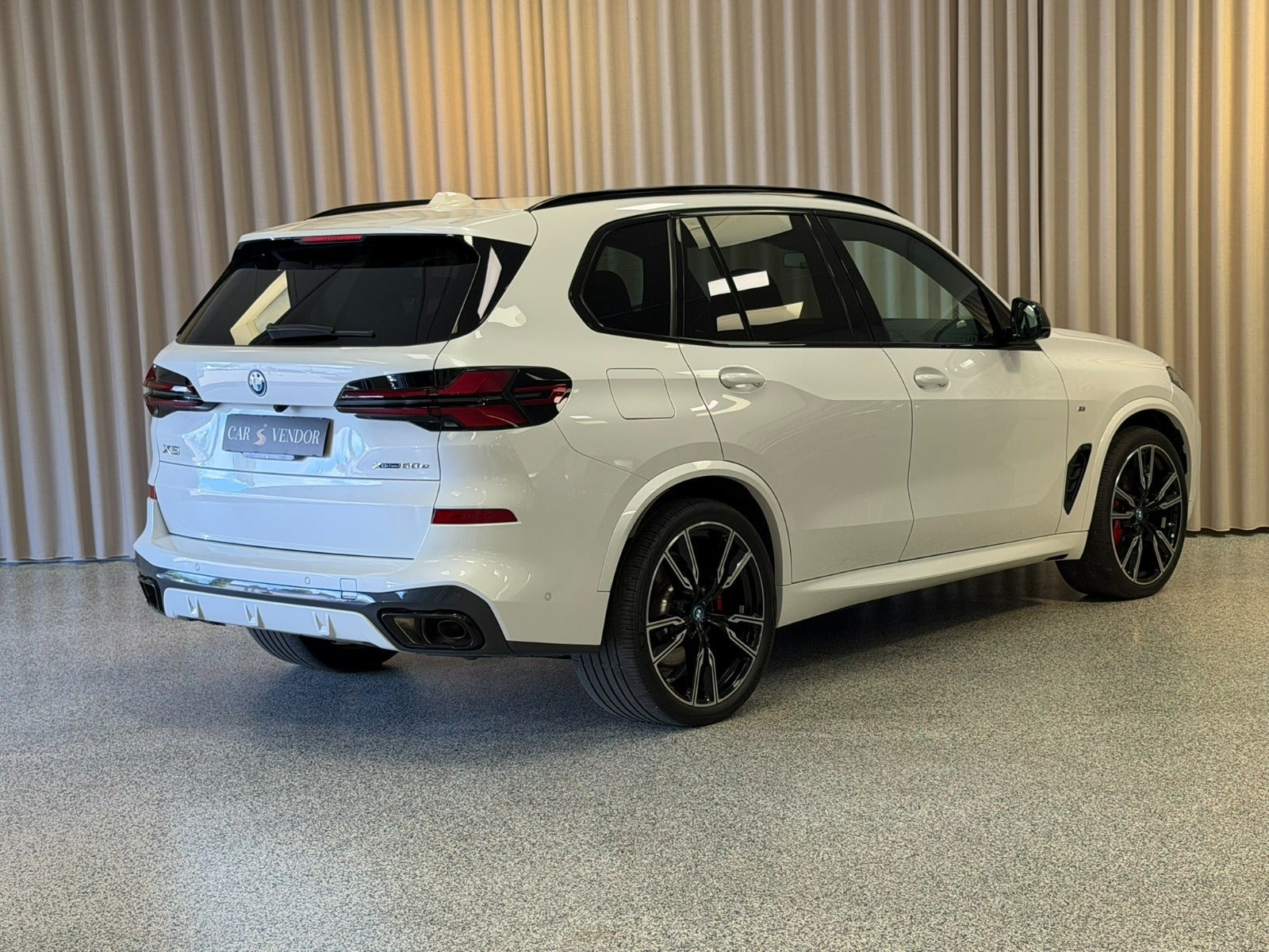 Hvid BMW X5 fra 2025