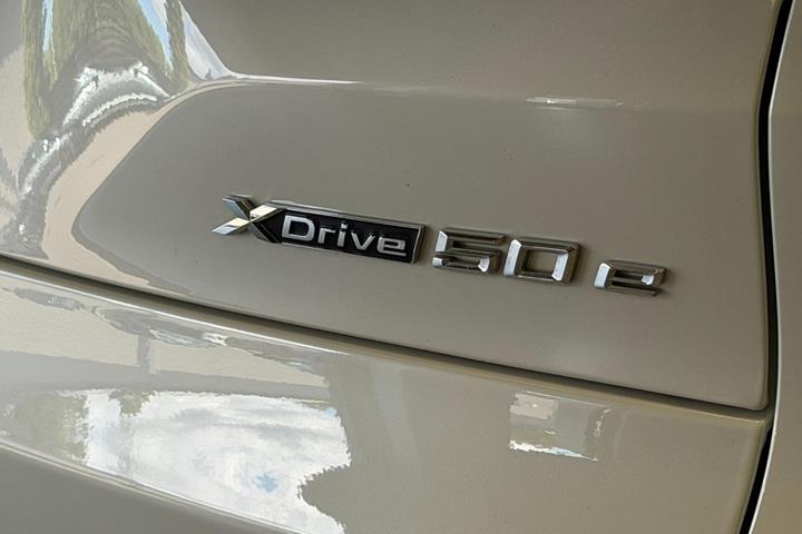 Hvid BMW X5 fra 2025
