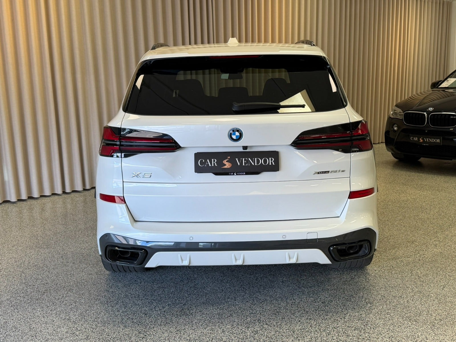 Hvid BMW X5 fra 2025