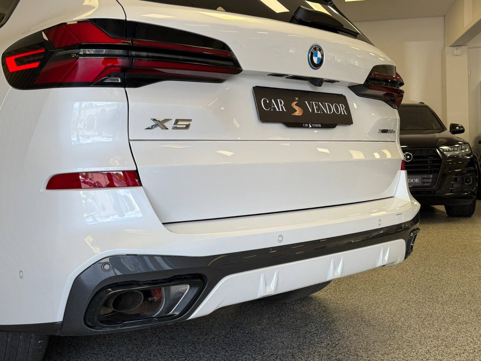 Hvid BMW X5 fra 2025