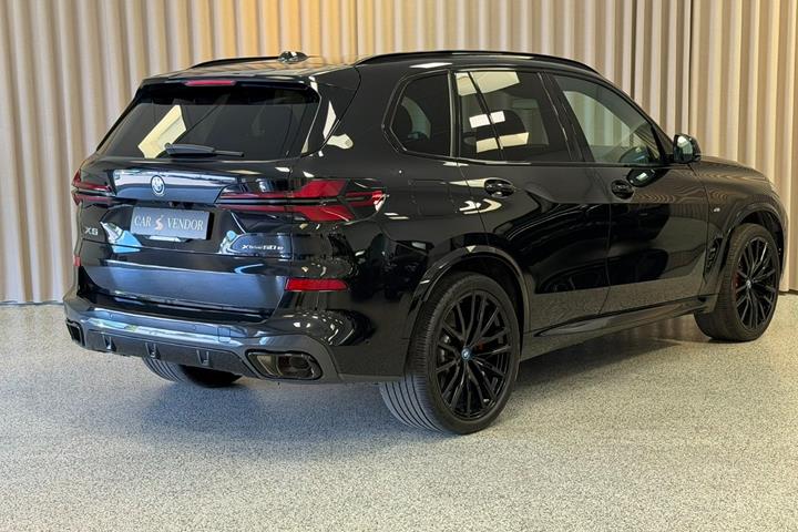 Sort BMW X5 fra 2024
