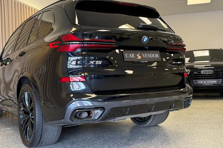 Sort BMW X5 fra 2024