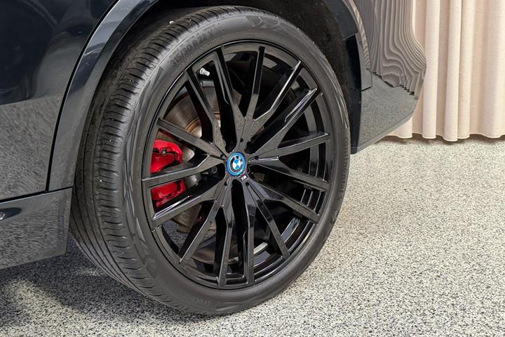 Sort BMW X5 fra 2024