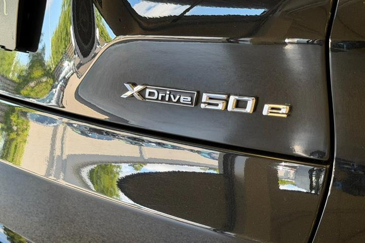 Sort BMW X5 fra 2024